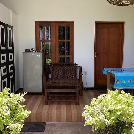 Aroma Guest House Мириса Екстериор снимка