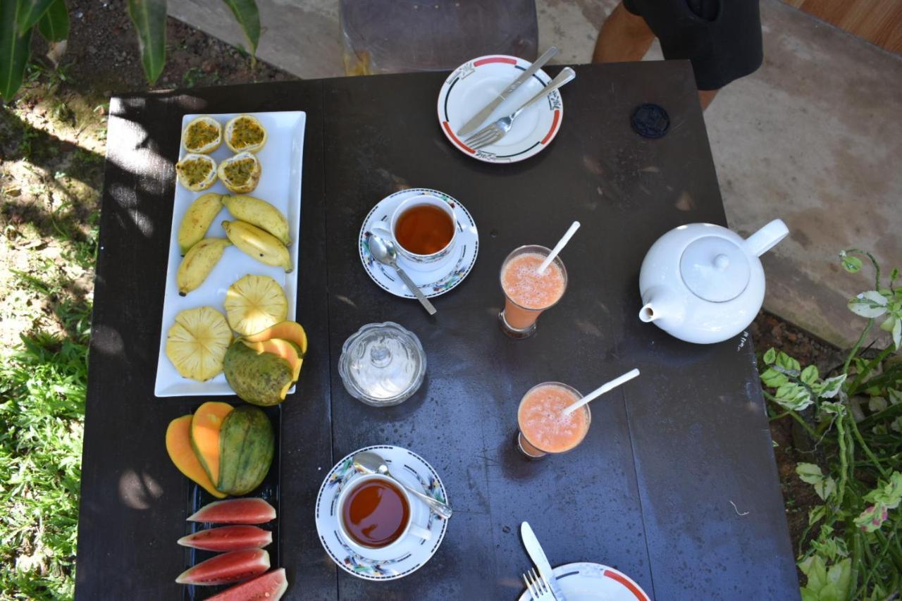Aroma Guest House Мириса Екстериор снимка