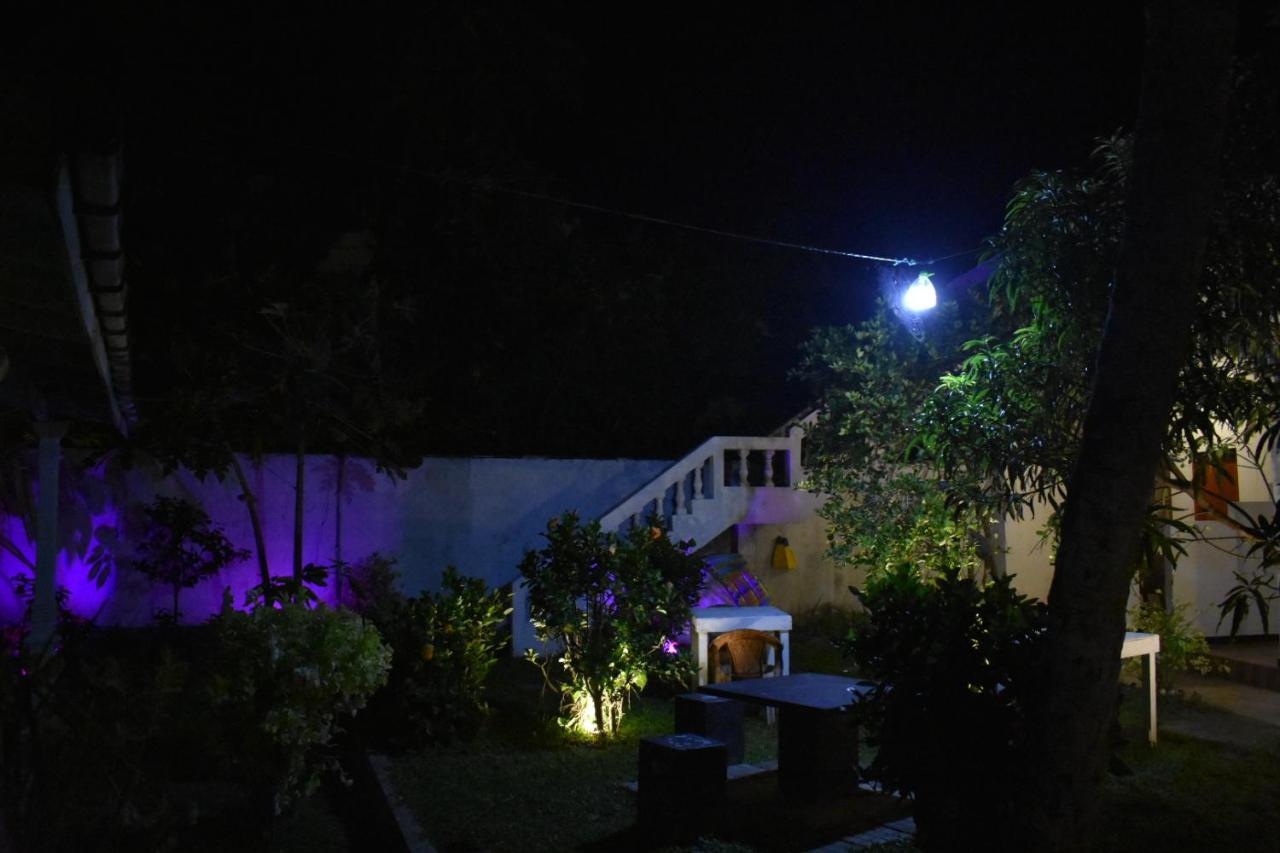 Aroma Guest House Мириса Екстериор снимка