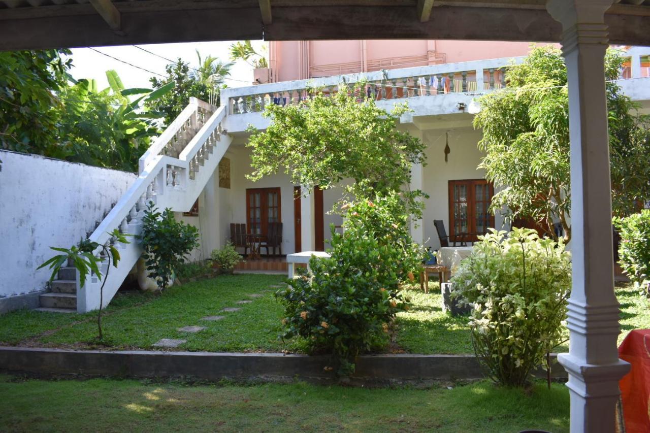 Aroma Guest House Мириса Екстериор снимка