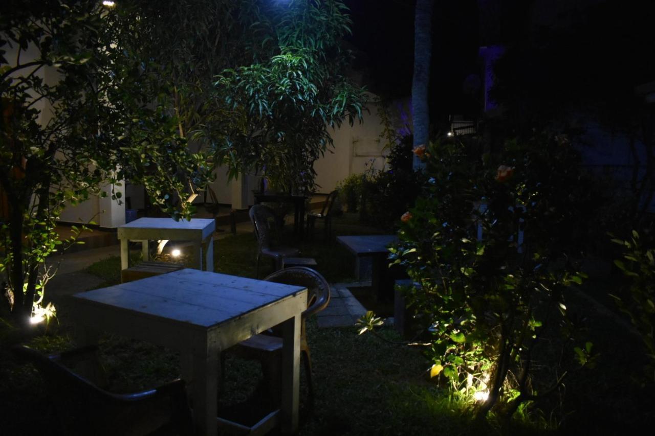 Aroma Guest House Мириса Екстериор снимка
