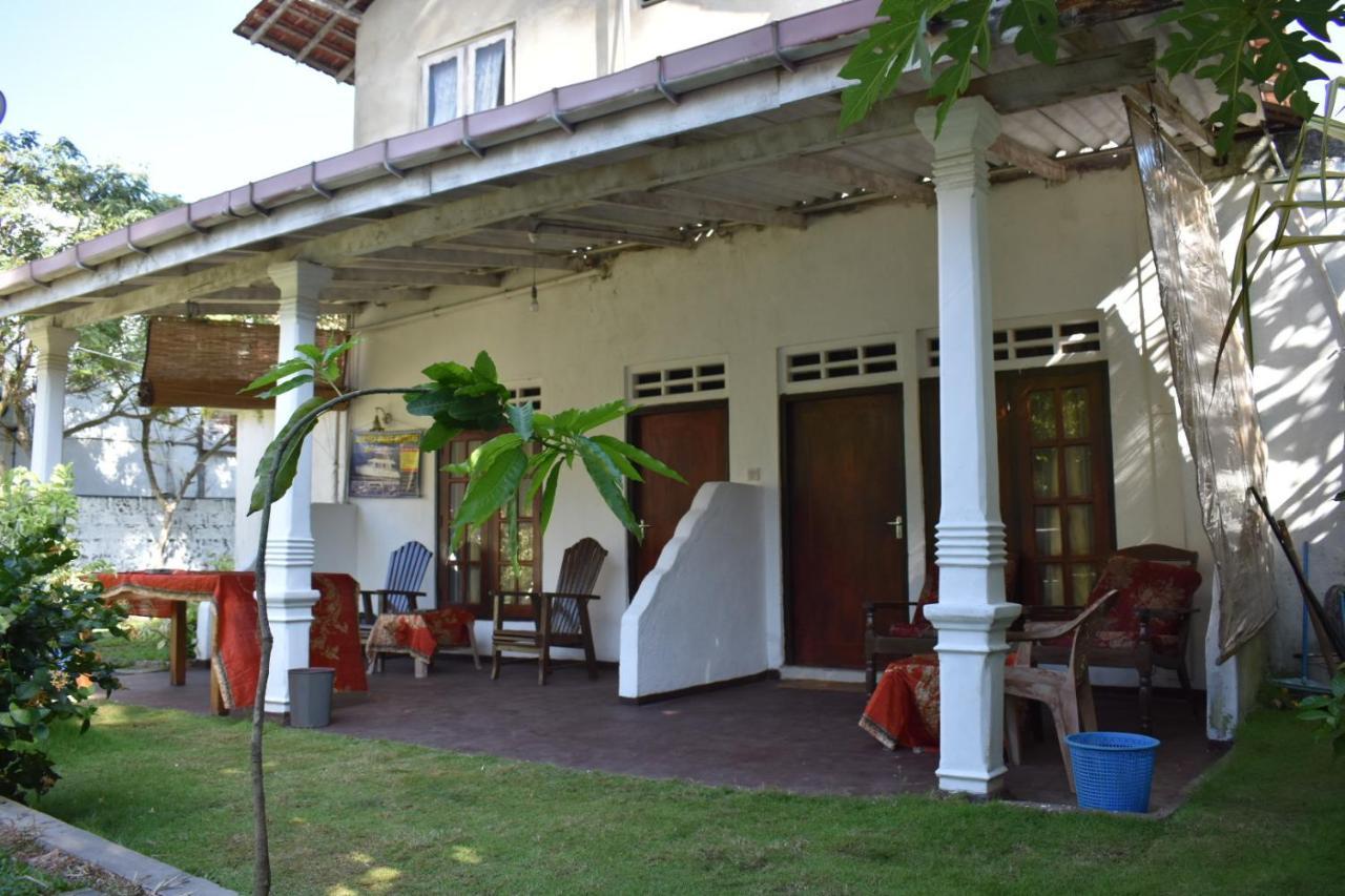 Aroma Guest House Мириса Екстериор снимка