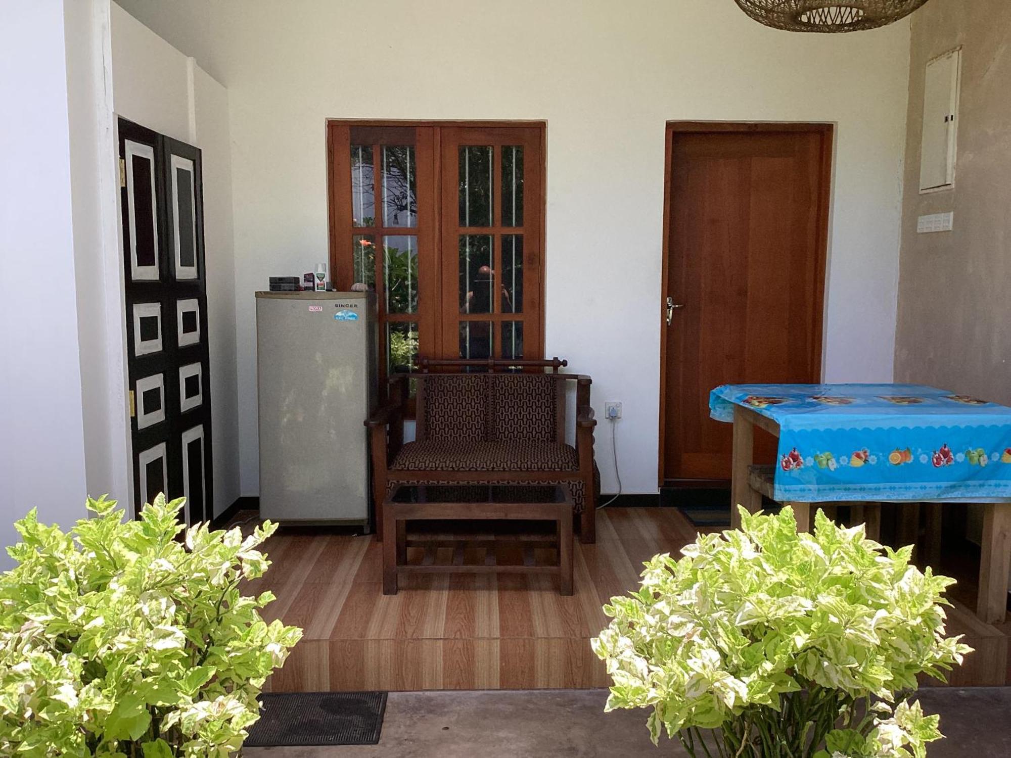 Aroma Guest House Мириса Екстериор снимка