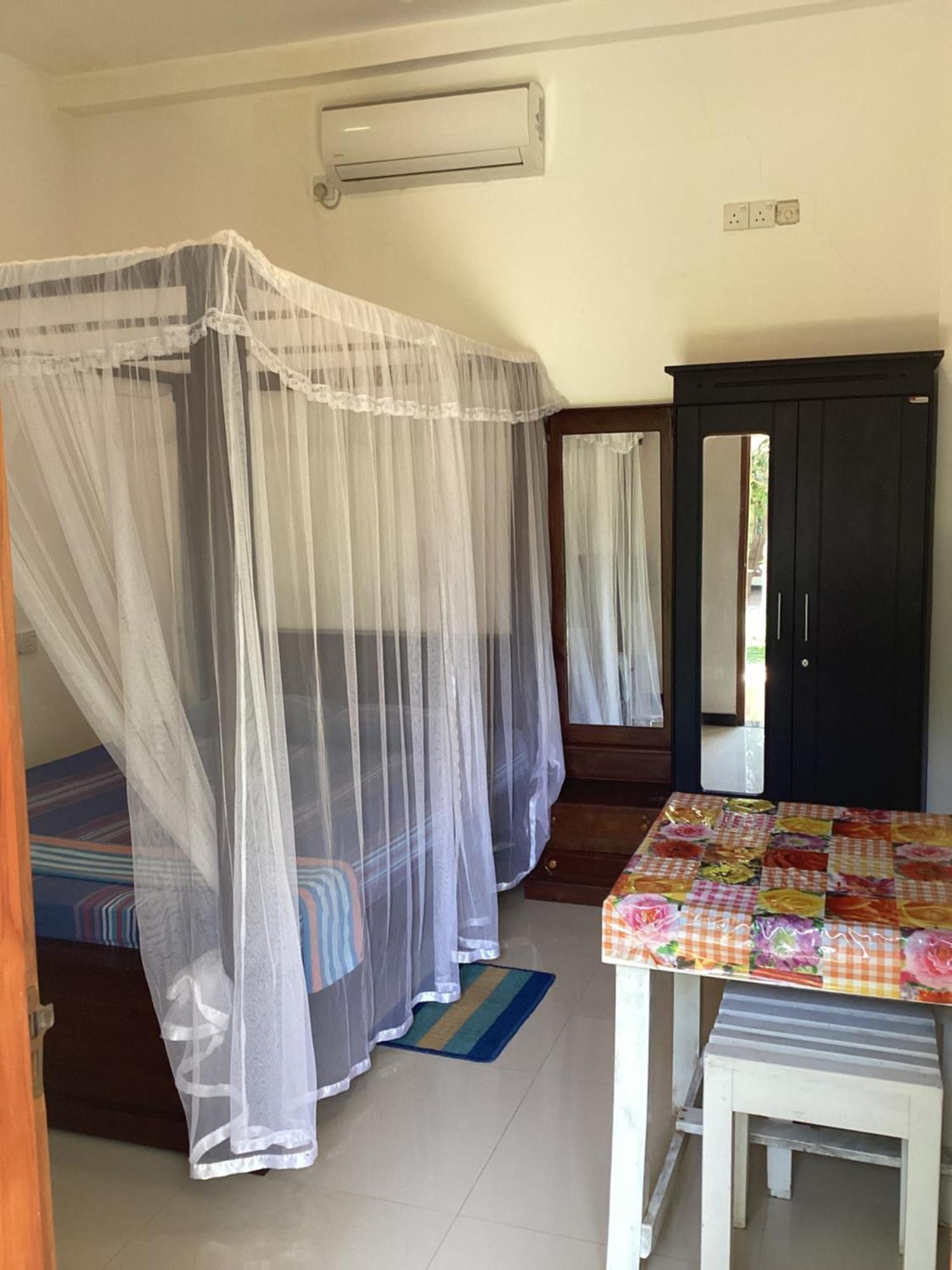 Aroma Guest House Мириса Екстериор снимка