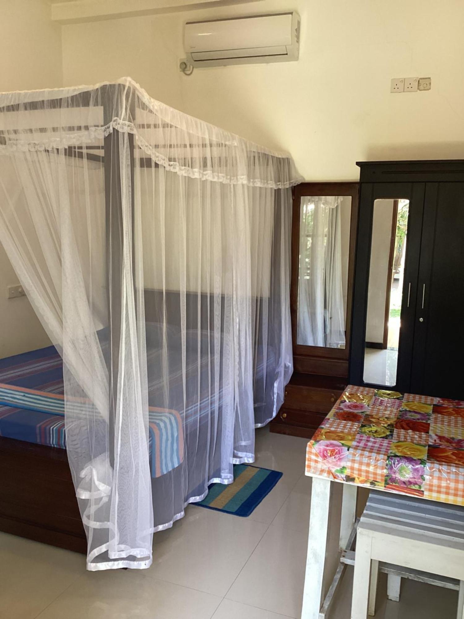 Aroma Guest House Мириса Екстериор снимка